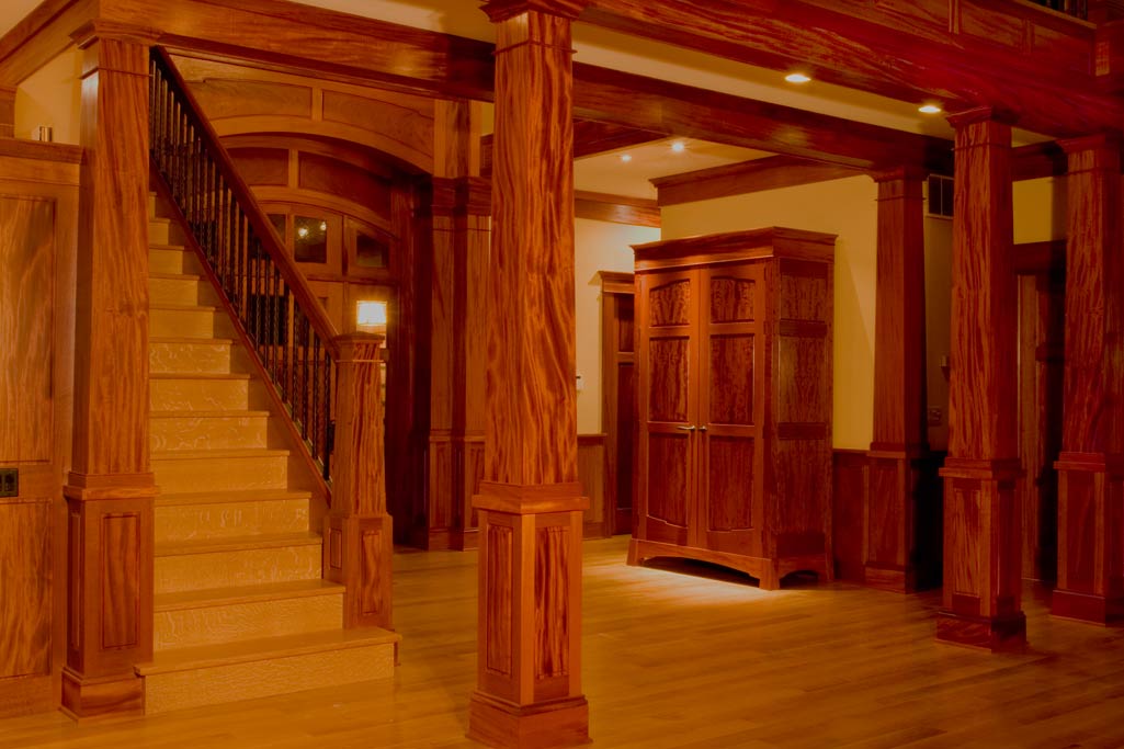 Artisan House at the Greenbrier was an attempt to build a whole house as detailed as a piece of furniture. Rooms were done from the saame log to foster a harmony in the wood. Note the tapered columns made from sequential boards.